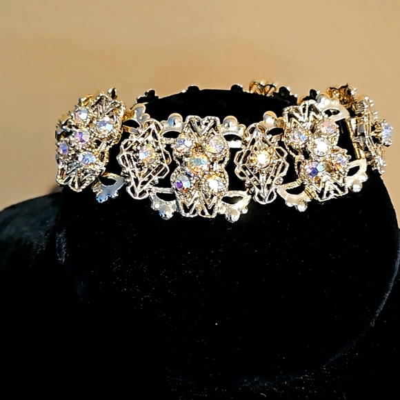 Jewelry - AB CRYSTAL Goldtone 7in bracelet